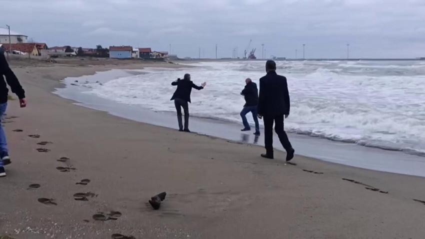 Sakarya'da cinnet anlarında film gibi ikna operasyonu: Telefonda başladı, sahilde bitti