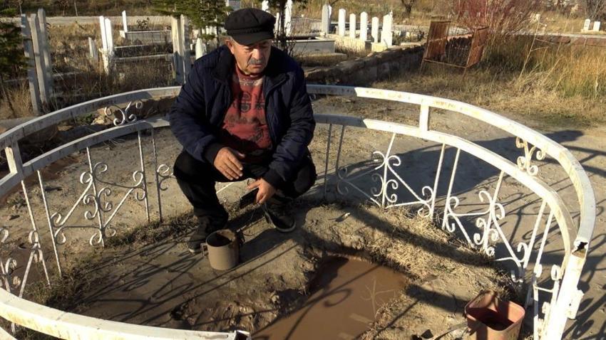 Sırrı çözülemiyor! Karaman’da mezarlıktan çıkan 'gizemli çamur' şifa dağıtıyor: Evliya Çelebi Seyahatnamesi'nde yazmıştı