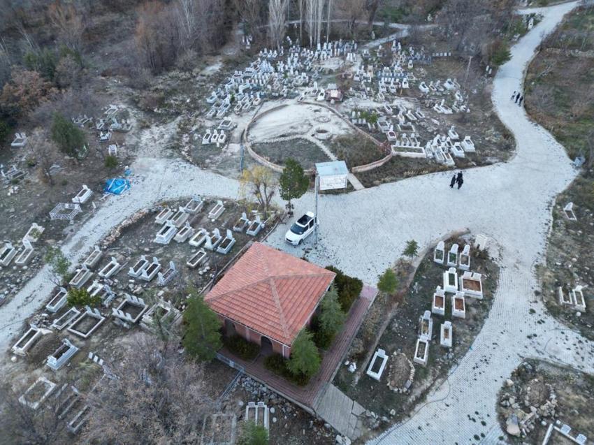 Sırrı çözülemiyor! Karaman’da mezarlıktan çıkan 'gizemli çamur' şifa dağıtıyor: Evliya Çelebi Seyahatnamesi'nde yazmıştı