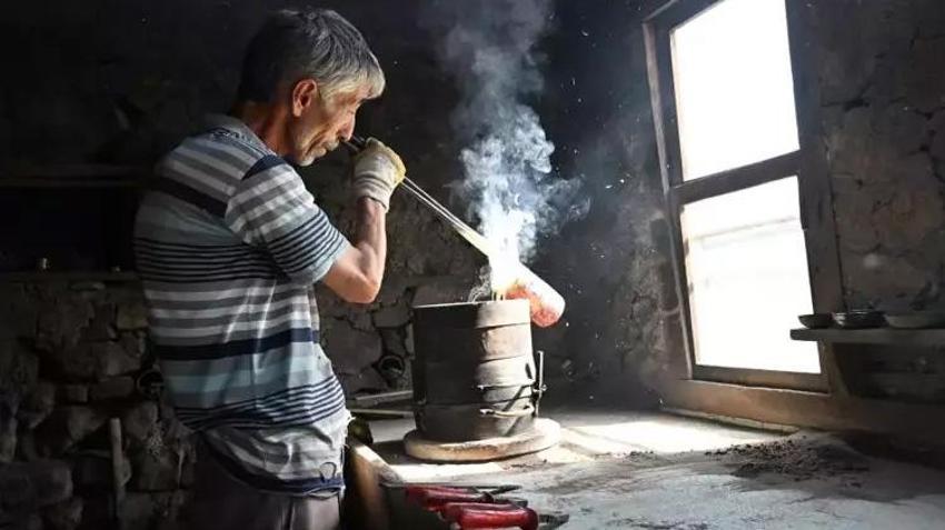 Çöpe atılan metallerden üretip Avrupa'ya satıyorlar! Kimse yüzüne bakmıyordu şimdi sipariş yağıyor