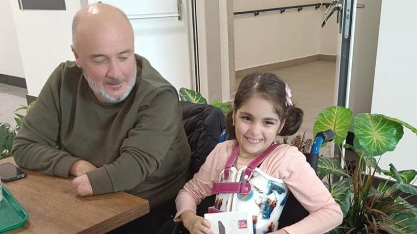 Kendi evlatlarını kaybetti, 2 bin çocuğun 'Hüseyin amcası' oldu! Depremzede çocuklar için 3 yılda dev bir bağış ağı kurdu