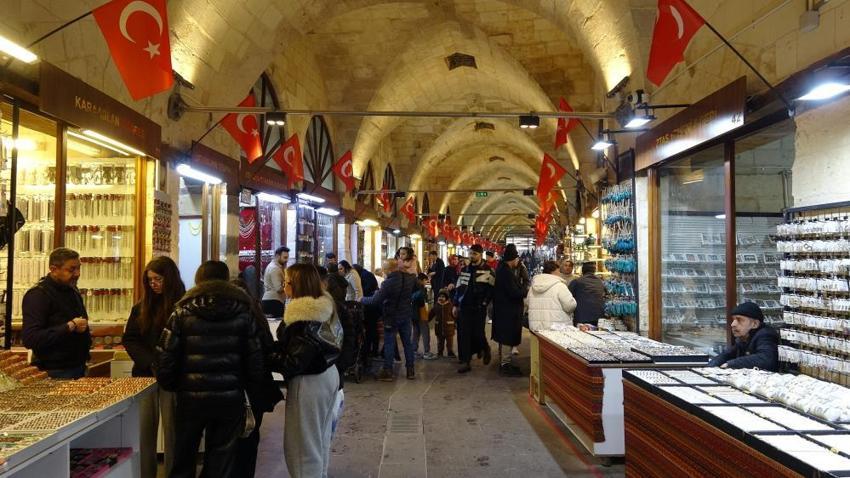 3 yıllık hasret bitti! Gaziantep Zincirli Bedesten'de kepenkler yeniden açıldı Turist akınına uğruyor