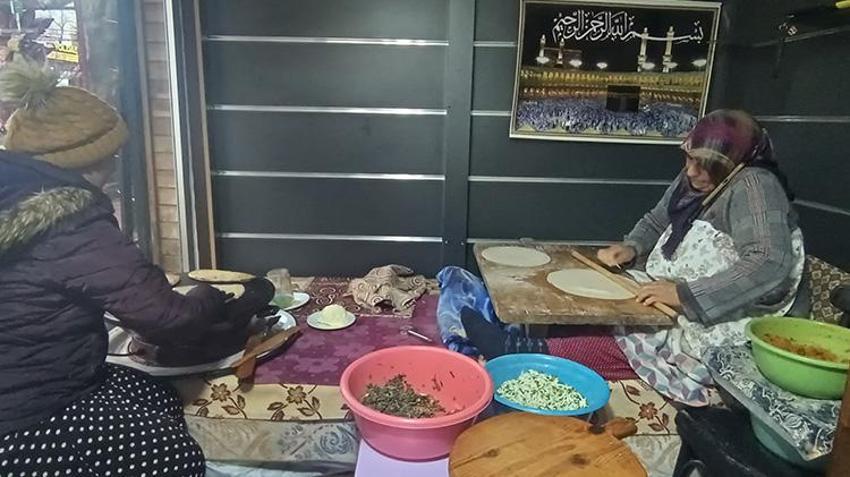 Gaziantep'te depremzede kadınlar birlik oldu! 20 metrekarelik iş yerinde hayata tutunuyorlar