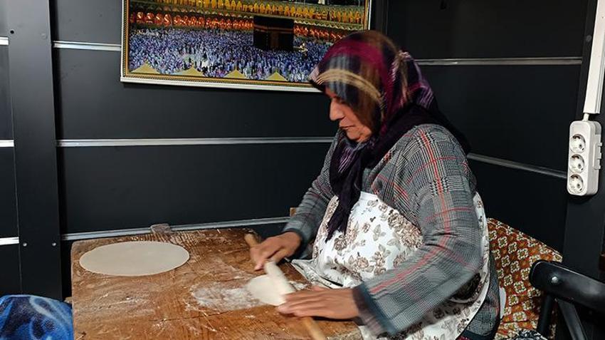 Gaziantep'te depremzede kadınlar birlik oldu! 20 metrekarelik iş yerinde hayata tutunuyorlar