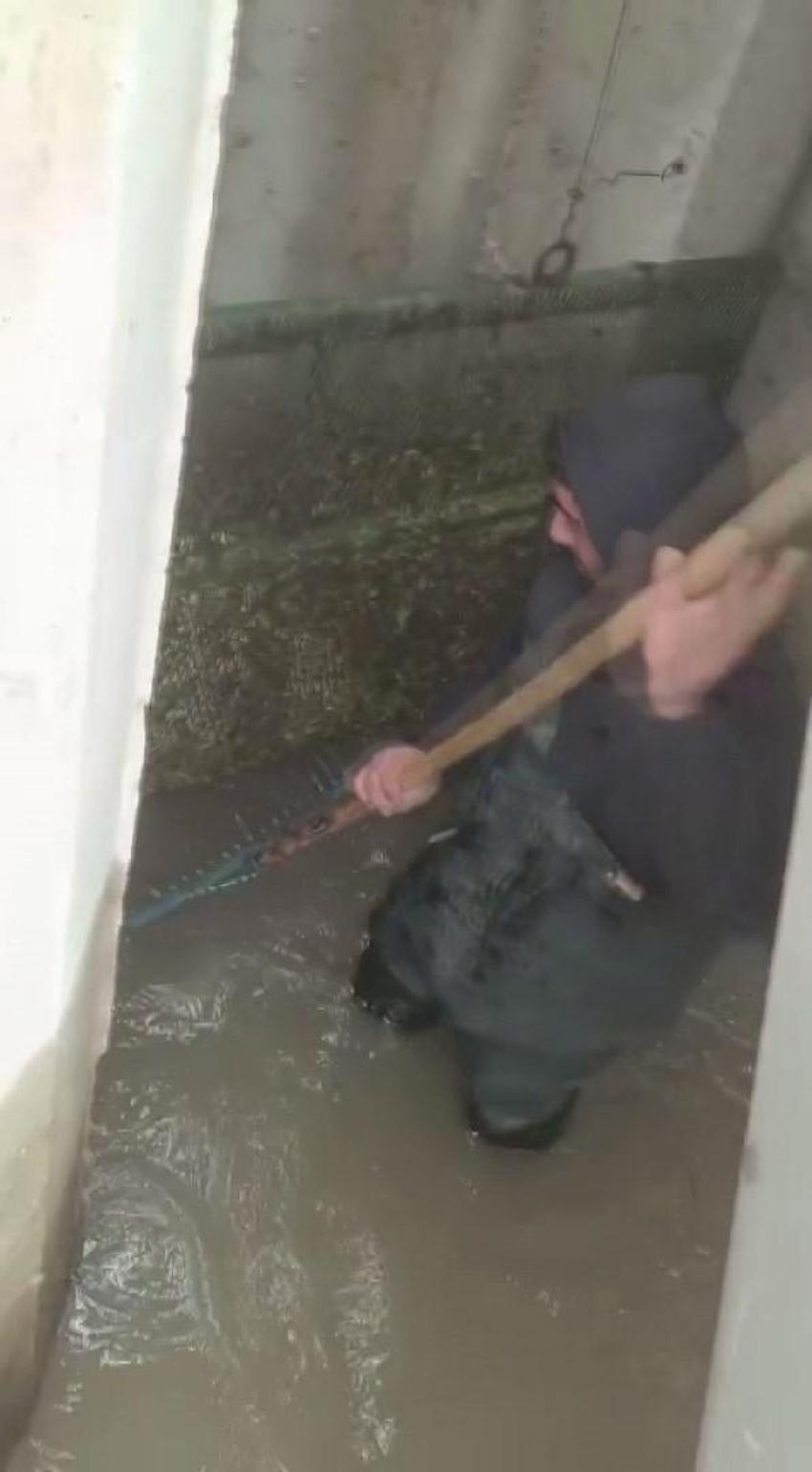 Yıldızeli'de köylüler harekete geçti! Vicdanları tonlarca suyun boşa akmasına izin vermedi, DSİ'nin yapması gerekeni kendileri yaptı