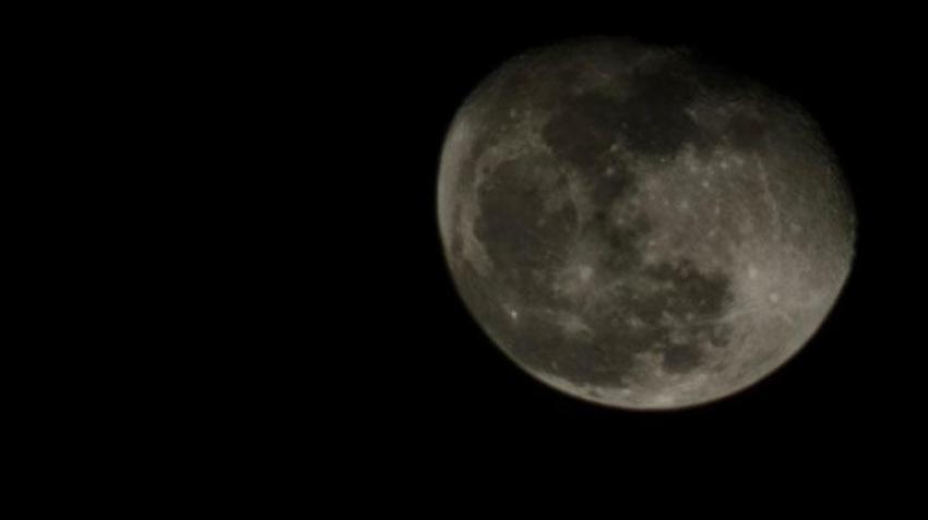 Elazığ'da gökyüzünü aydınlatan şişkin ay mest etti