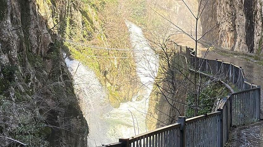 'Aşk acısını dindiren şelale' kar yağışının ardından olağanüstü bir değişim yaşadı! ‘Kesin korunacak hassas alan’ olarak ilan edilmişti