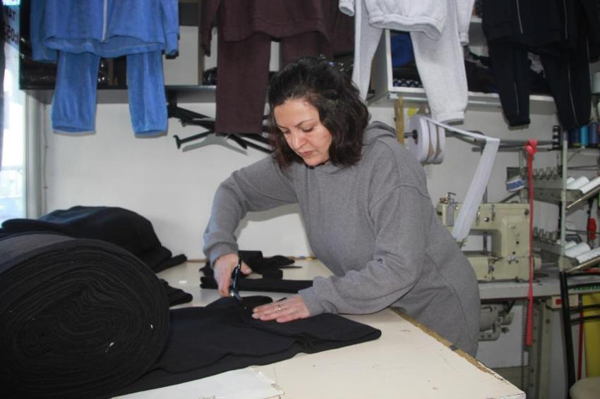 Ordu'da 25 yıllık terzi atık kumaşlardan üretiyor: Sadece 20 dakikada çıkıyor, dörtte bir fiyatına satıyor