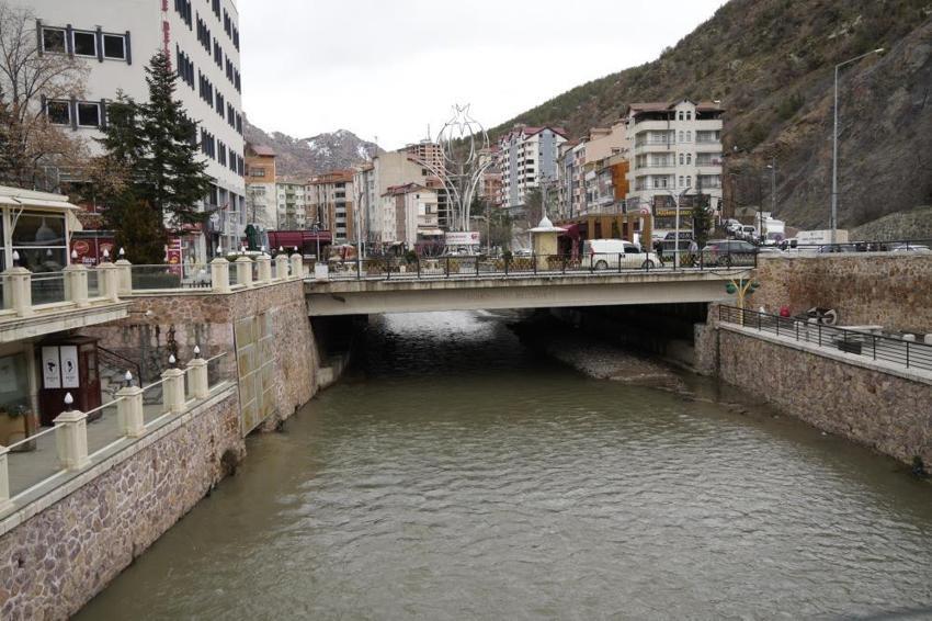 Gümüşhane'de Harşit Çayı sağanak yağışlardan sonra coştu! Yıllar sonra ilk kez bu kadar güçlü akıyor