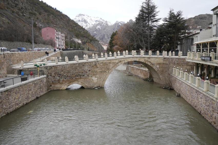 Gümüşhane'de Harşit Çayı sağanak yağışlardan sonra coştu! Yıllar sonra ilk kez bu kadar güçlü akıyor