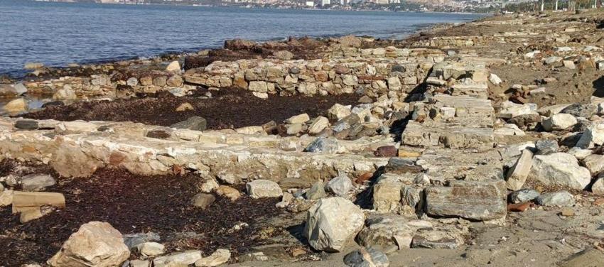 Aydın'da tarih gün yüzüne çıktı: Kıyı kumları çekilince görüldü