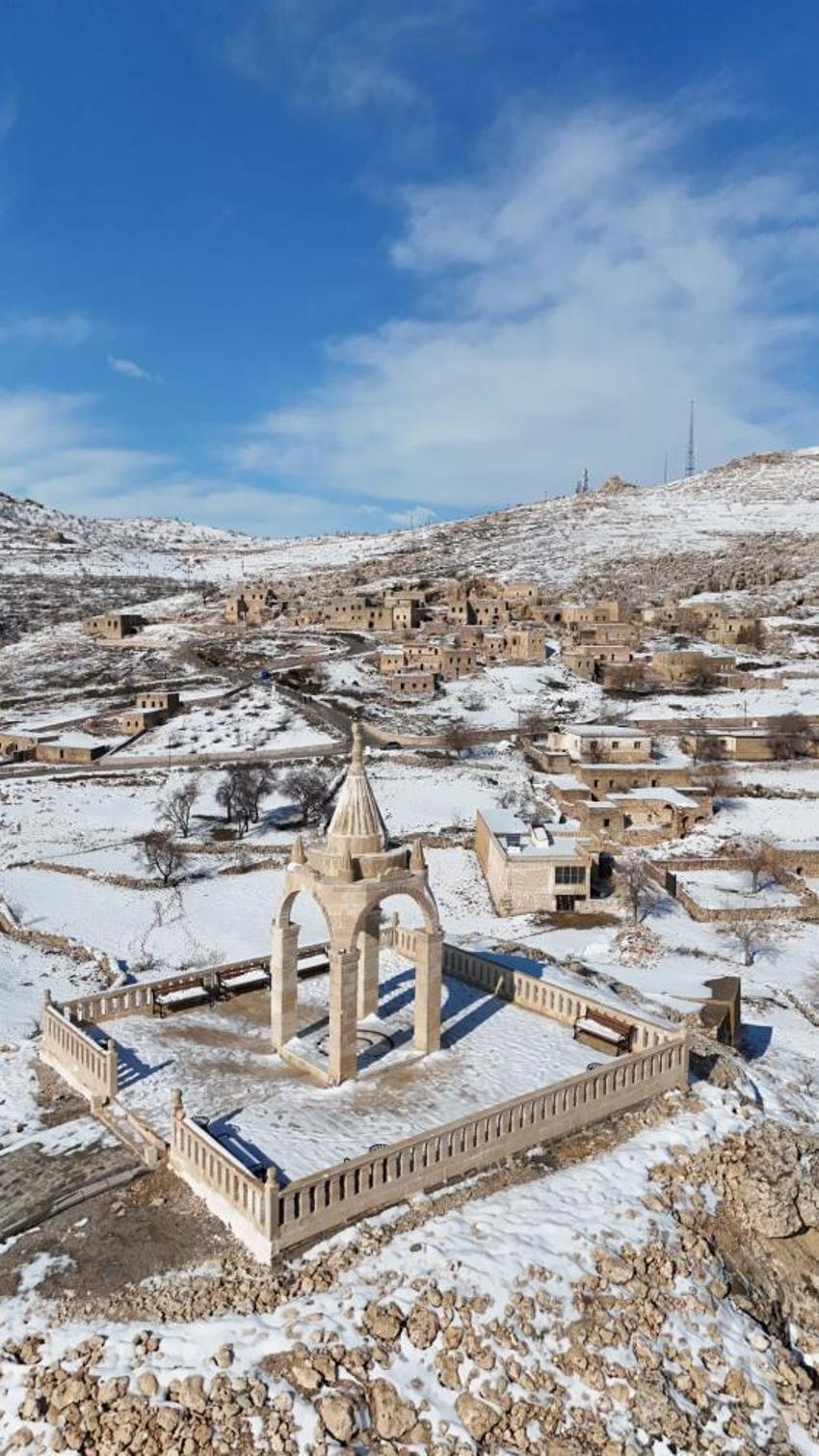 Avrupa'yı bırakıp Gabar'ın eteğine döndüler! Güneydoğu’nun Kapadokya’sı uyandı! Turist akınına uğruyor