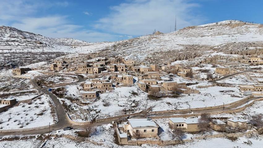 Avrupa'yı bırakıp Gabar'ın eteğine döndüler! Güneydoğu’nun Kapadokya’sı uyandı! Turist akınına uğruyor