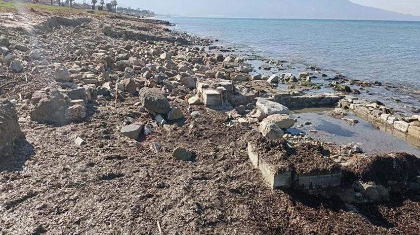 Kuşadası'nda deniz çekildi, ortaya çıkanlar herkesi şaşkına çevirdi