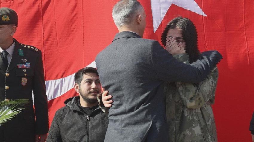 Hatay'da depremde 13. saatte enkaz altından çıkan Beliz Aydın, 3 yıldır sakladığı emanetin sahibiyle bir araya geldi