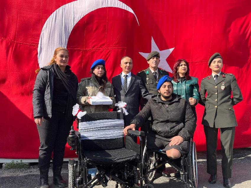 Hatay'da depremde 13. saatte enkaz altından çıkan Beliz Aydın, 3 yıldır sakladığı emanetin sahibiyle bir araya geldi