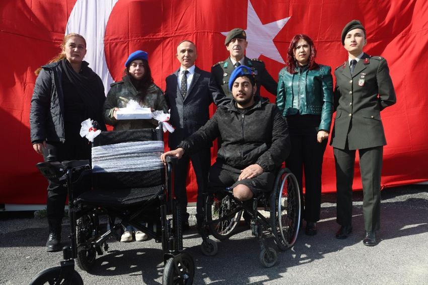 Hatay'da depremde 13. saatte enkaz altından çıkan Beliz Aydın, 3 yıldır sakladığı emanetin sahibiyle bir araya geldi