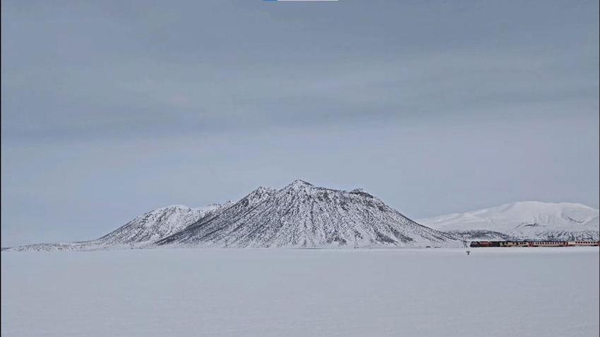 Kirkor Dağı eteklerinde Van Gölü Ekspresi’nin manzarası hayran bıraktı