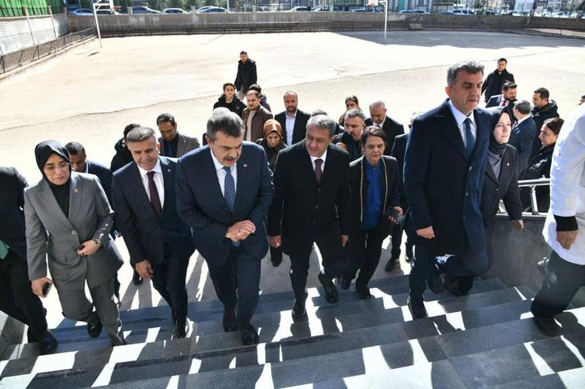 Milli Eğitim Bakanı Yusuf Tekin’den Şanlıurfa’ya peş peşe müjdeler verdi
