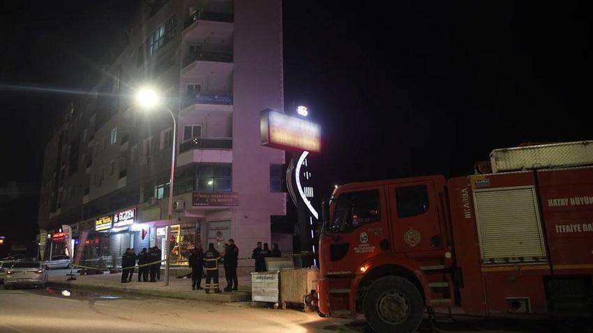 Hatay'da korkunç olay! Eşiyle tartışıp camdan atladığı iddia edilen 5 çocuk babası hayatını kaybetti