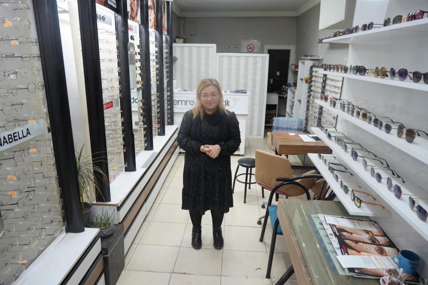 Depremde eşini kaybetti, onun mesleğiyle hayata tutundu! Üniversiteyi bitirip dükkanın başına geçti