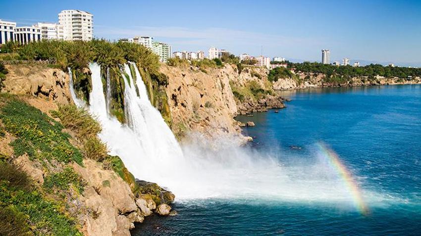 Antalya’da ocak ayı patlaması! Tüm zamanların rekoru kırıldı: 234 bin turist şehre akın etti