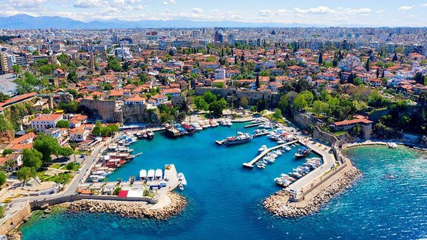 Antalya’da ocak ayı patlaması! Tüm zamanların rekoru kırıldı: 234 bin turist şehre akın etti
