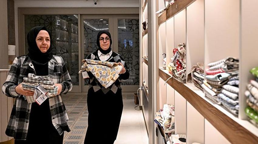Depremde atölyesi yıkıldı: 30 yıl esnaflıktan sonra her şeye sıfırdan başladı: Usta öğretici şimdi 'iyilik' için dikiyor
