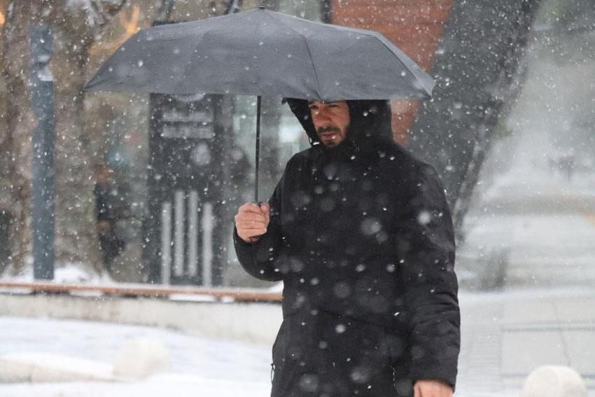 Lapa lapa kar yağışı ve sağanaklar kuvvetli geliyor! Meteoroloji İstanbul dahil birçok il için uyardı