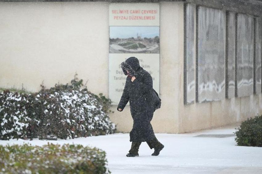 Lapa lapa kar yağışı ve sağanaklar kuvvetli geliyor! Meteoroloji İstanbul dahil birçok il için uyardı