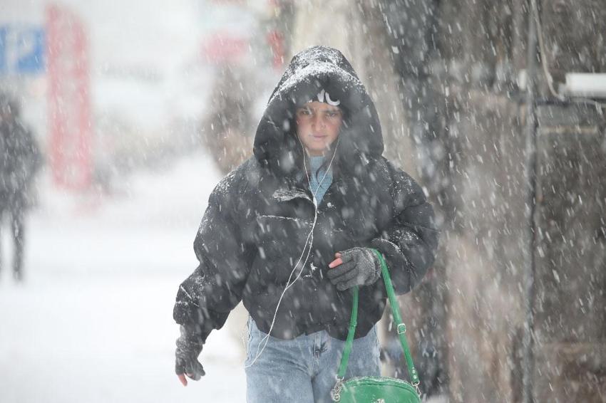 Lapa lapa kar yağışı ve sağanaklar kuvvetli geliyor! Meteoroloji İstanbul dahil birçok il için uyardı
