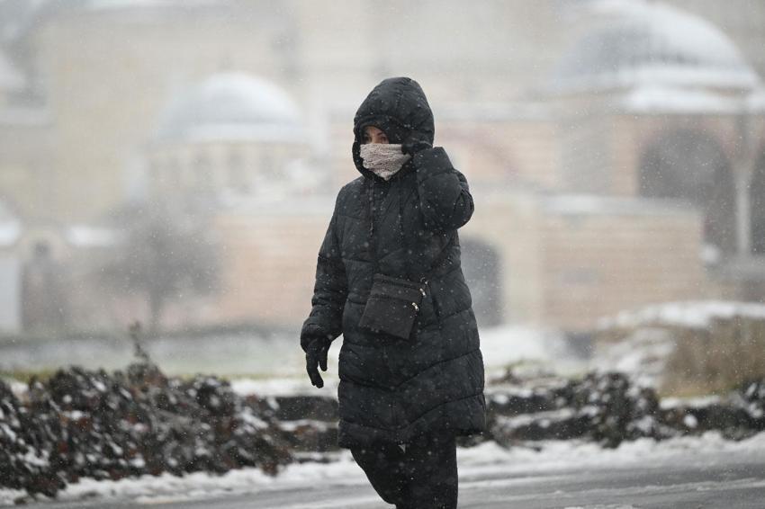 Lapa lapa kar yağışı ve sağanaklar kuvvetli geliyor! Meteoroloji İstanbul dahil birçok il için uyardı