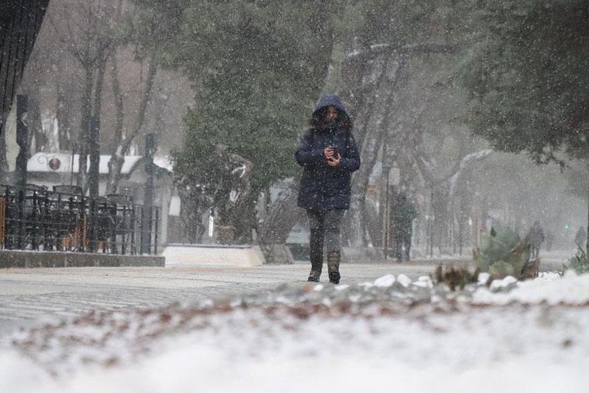 Lapa lapa kar yağışı ve sağanaklar kuvvetli geliyor! Meteoroloji İstanbul dahil birçok il için uyardı
