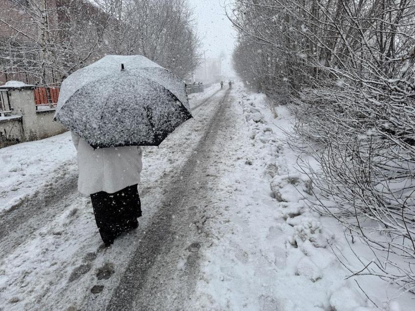 Lapa lapa kar yağışı ve sağanaklar kuvvetli geliyor! Meteoroloji İstanbul dahil birçok il için uyardı