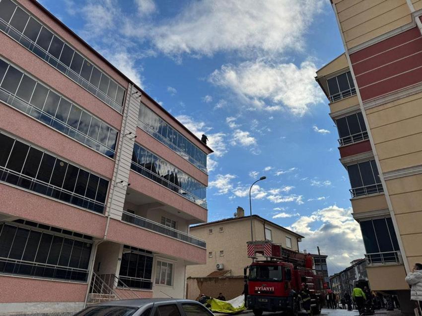 Dengesini kaybederek düşmek üzereyken son anda emniyet müdürü kurtardı