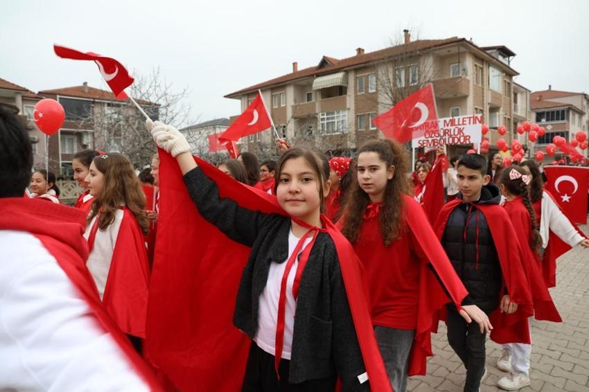 Sakarya Karasu'da sokaklar Türk bayraklarıyla kırmızı beyaza büründü