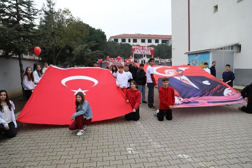 Sakarya Karasu'da sokaklar Türk bayraklarıyla kırmızı beyaza büründü