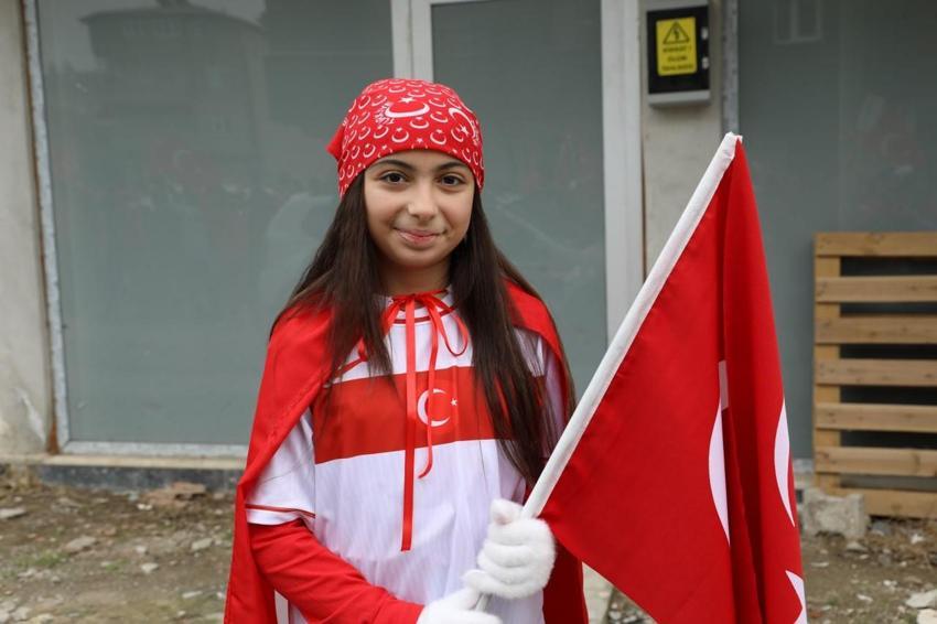 Sakarya Karasu'da sokaklar Türk bayraklarıyla kırmızı beyaza büründü