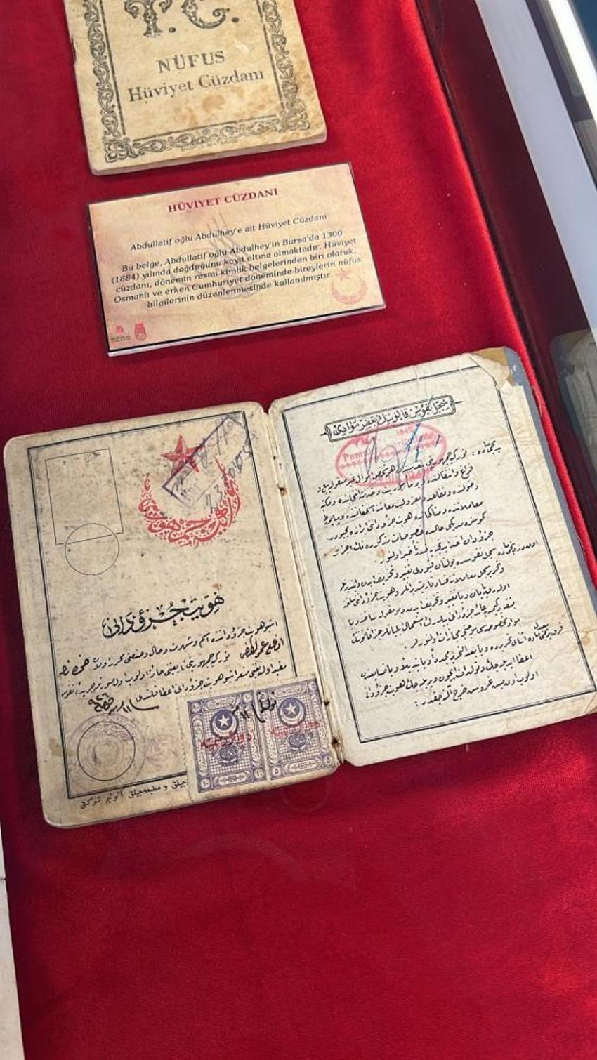 Bayburt'ta 150 yıllık sır arşivden çıktı! Cumhuriyet’in ilk kayıtları ve Osmanlı mühürleri bir arada! Nüfus müdürlüğü girişi adeta müzeye dönüştü