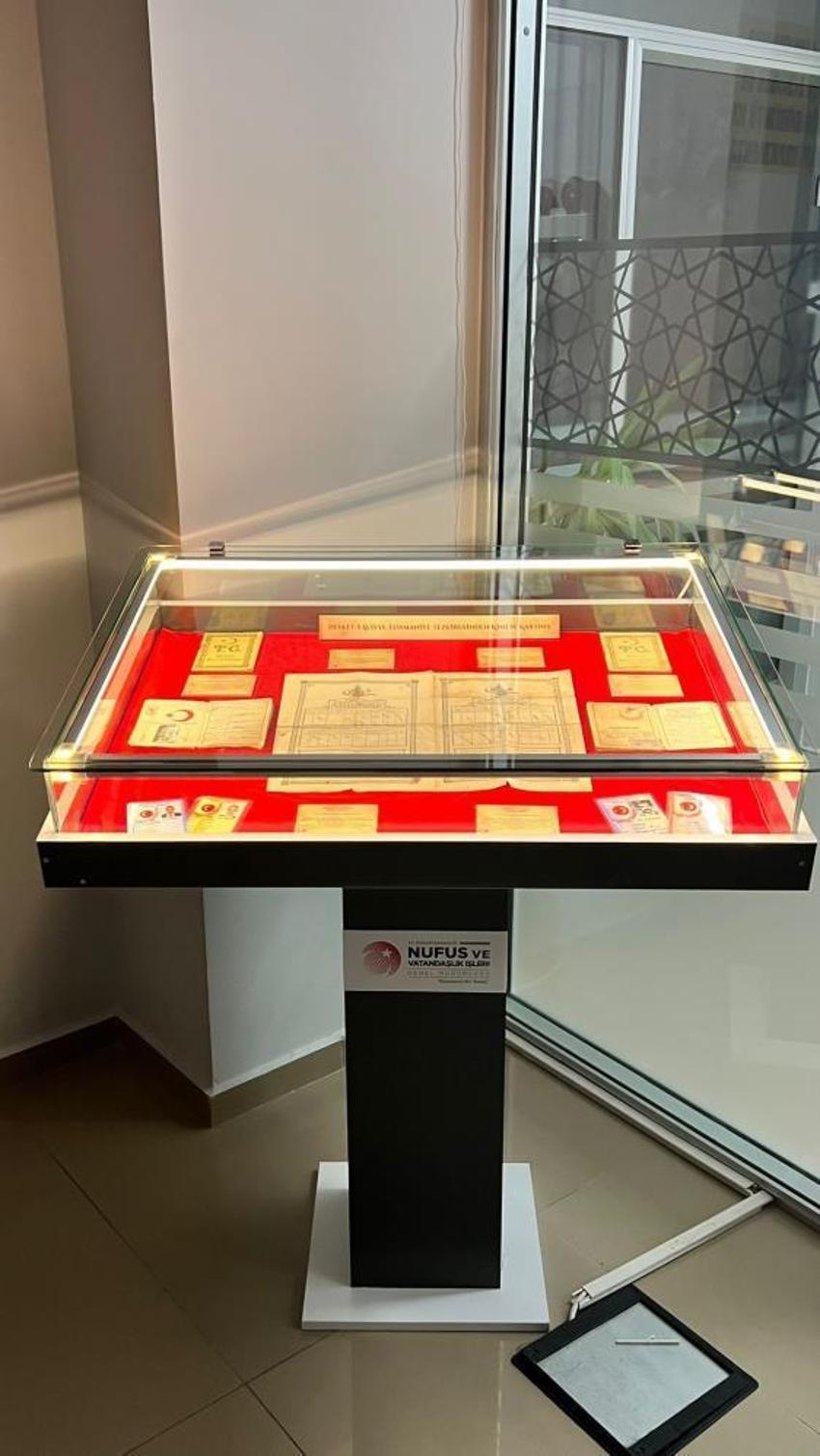 Bayburt'ta 150 yıllık sır arşivden çıktı! Cumhuriyet’in ilk kayıtları ve Osmanlı mühürleri bir arada! Nüfus müdürlüğü girişi adeta müzeye dönüştü