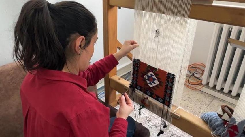 Bir zamanlar mücevher gibi saklanıyordu! Hakkarili kadınlar asırlık motifleri kazanca dönüştürdü: Talep yağıyor