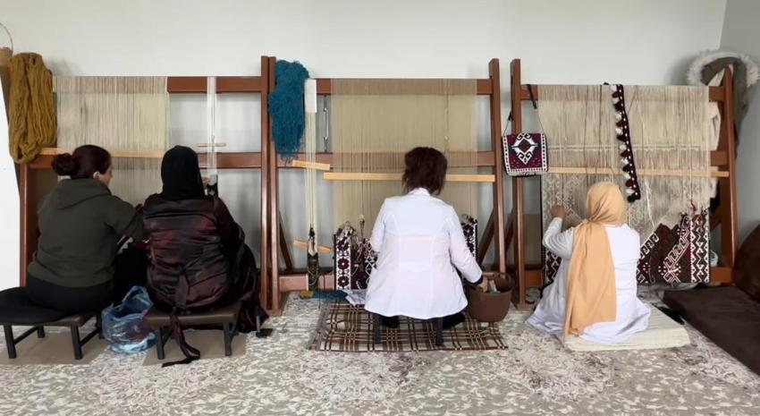 Bir zamanlar mücevher gibi saklanıyordu! Hakkarili kadınlar asırlık motifleri kazanca dönüştürdü: Talep yağıyor