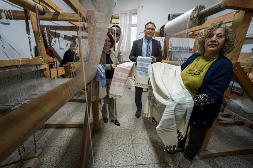 Manisa'da kadınlar üretiyor, yurt dışından sipariş yağıyor: 600 yıllık miras dev bir ihracat kapısına dönüştü
