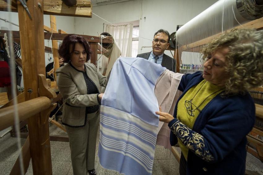 Manisa'da kadınlar üretiyor, yurt dışından sipariş yağıyor: 600 yıllık miras dev bir ihracat kapısına dönüştü