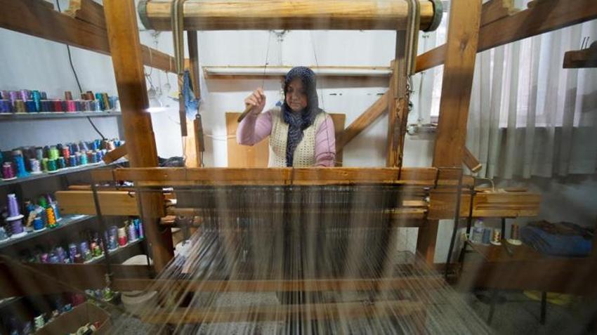 Manisa'da kadınlar üretiyor, yurt dışından sipariş yağıyor: 600 yıllık miras dev bir ihracat kapısına dönüştü