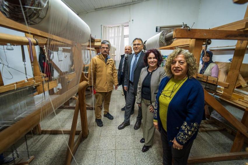 Manisa'da kadınlar üretiyor, yurt dışından sipariş yağıyor: 600 yıllık miras dev bir ihracat kapısına dönüştü