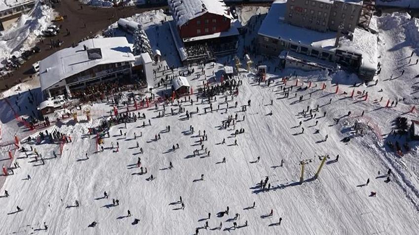 Uludağ'da sömestir rekoru! 15 günde 230 bin kişi akın etti, gişeler kilitlendi