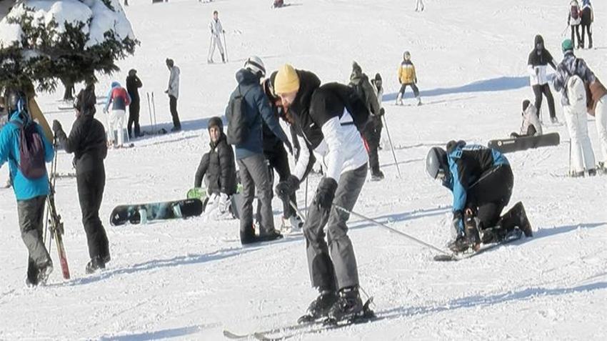 Uludağ'da sömestir rekoru! 15 günde 230 bin kişi akın etti, gişeler kilitlendi