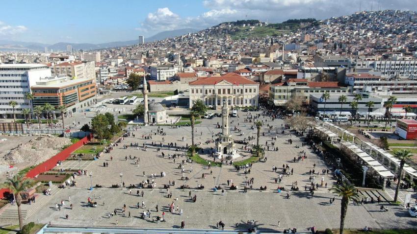 Yağışların ardından güneşli havayı gören vatandaşlar sahile akın etti