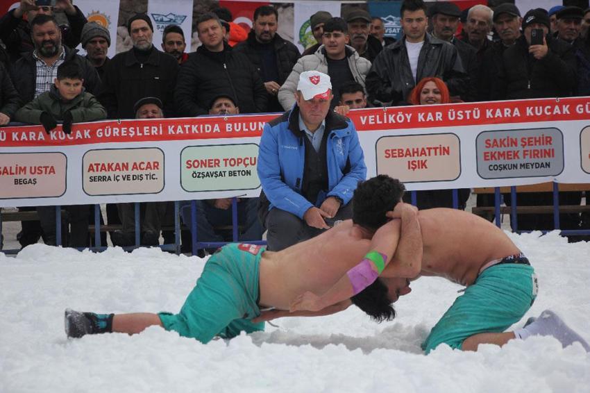 Artvin Veliköy'de 300 yıllık gelenek kar üstünde böyle yaşatılıyor